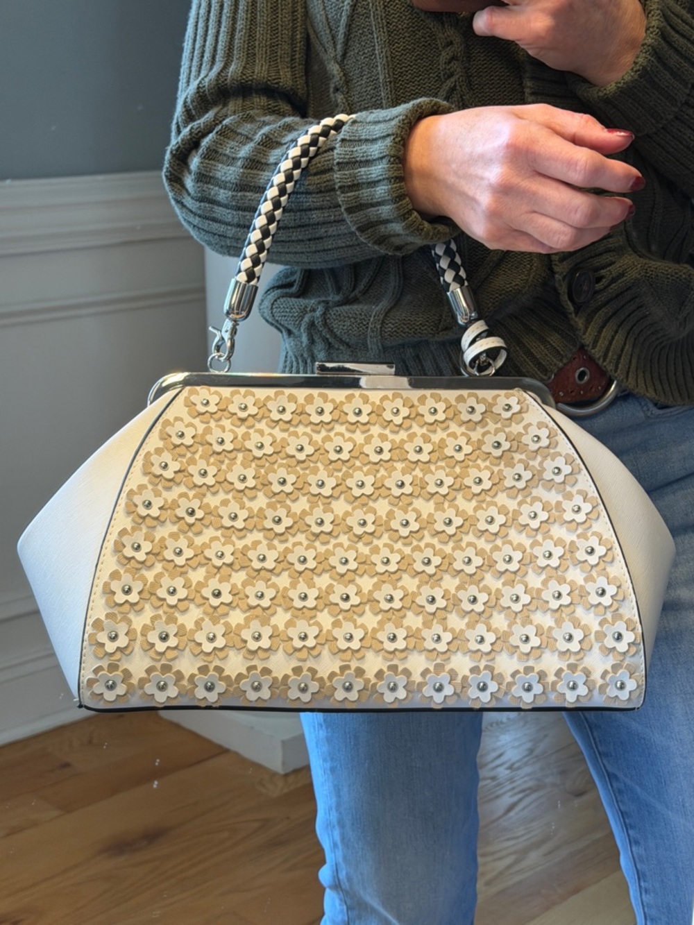 Catherine Malandrino Coquette Floral Appliqué Satchel Ivory/Tan (VGUC) - Picture 4 of 17